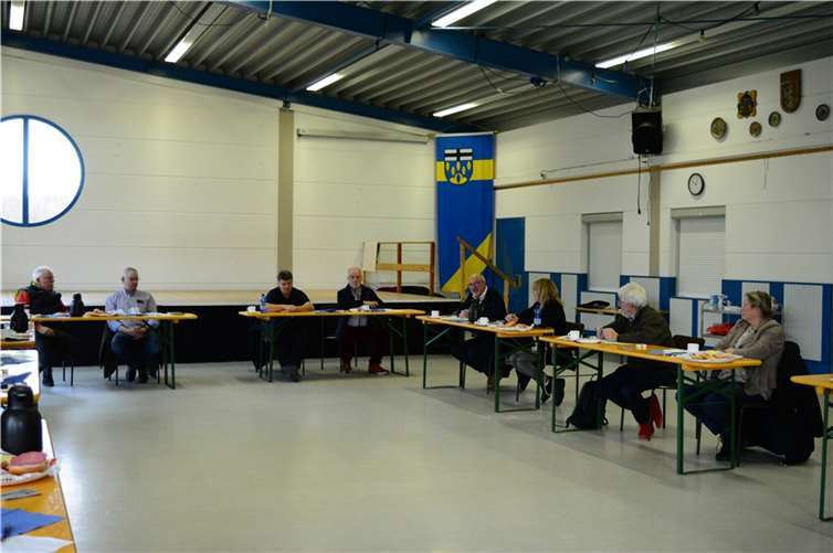 Die Ortsbürgermeister und Vertreter der Ortsgemeinden in der VG Altenahr informierten in der Vischeltalhalle Freisheim die Presse über den aktuellen Stand nach der Flut. Foto: CF