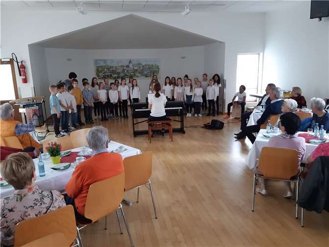 Die Ortsgemeinde Anhausen hatte nach vier Jahren Pandemie wieder alle Seniorinnen und Senioren ab 70 Jahre ins Dorfgemeinschaftshaus zur Seniorenfeier eingeladen. Foto: privat