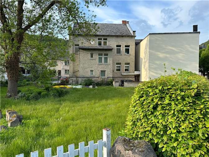 Die Ortsgemeinde Rieden hat das Alte Pfarrhaus erworben, das jetzt einer neuen Nutzung zugeführt werden soll.  Foto: Pauly