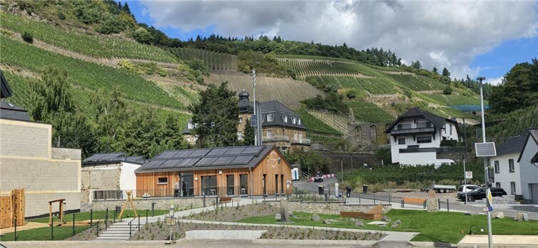 Die Ortsmitte Marienthal mit der verwaisten Bushaltestelle.  Foto:Rolf Schmitt