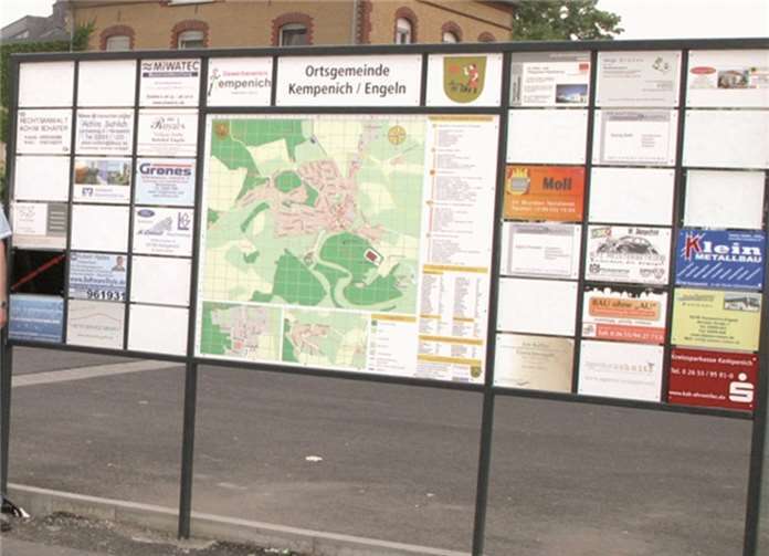 Die Ortstafel am Busbahnhof ist in die Jahre gekommen und wird aktualisiert und erneuert. Bei der Mitgliederversammlung des Gewerbevereins werden die Plätze für die Werbetafeln im Losverfahren neu vergeben.Bruno Jaeger