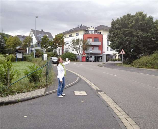 Die Ortsvorsitzende Julia Kübler an der besagten Stelle „Im Oberweiher“. privat