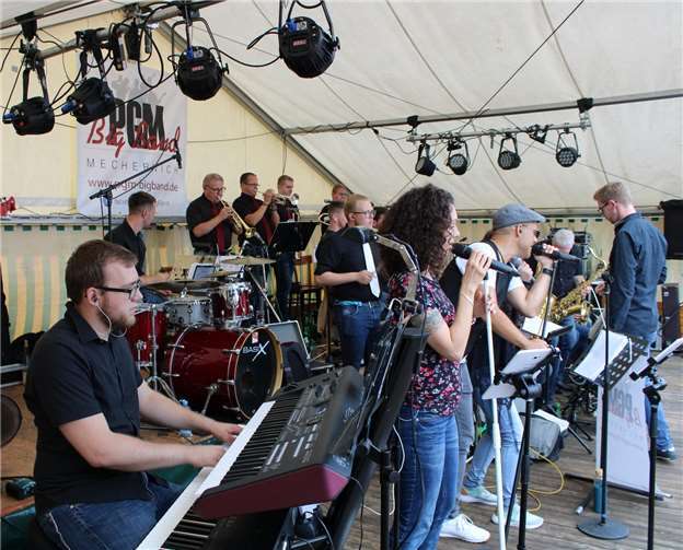 Die PGM-Bigband sorgte für tanzbare Live-Musik.