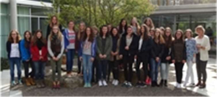 Die PJG-Teilnehmerinnen am Girls‘ Day mit die Koordinatorin Ulrike Nett (r.). privat