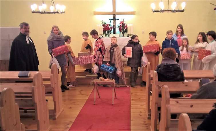 Die Päckchenverteilung in der Kirchengemeinde Rhein/Ryn. privat