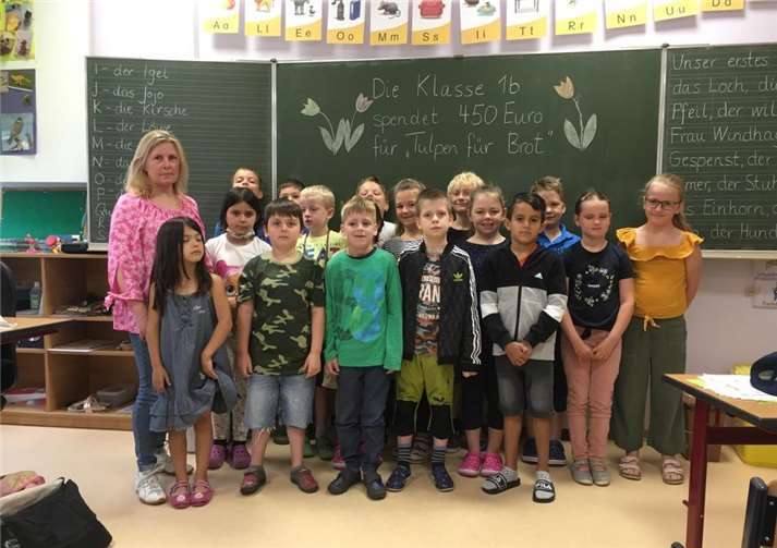 Die Papageienklasse (1b) der Bodelschwingh-Grundschule mit Klassenlehrerin Birgit Windhagen.Foto: privat