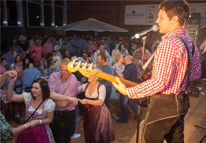 Die Partyband Meilenstein heizte den Gästen mit Stimmungsmusik so richtig ein.