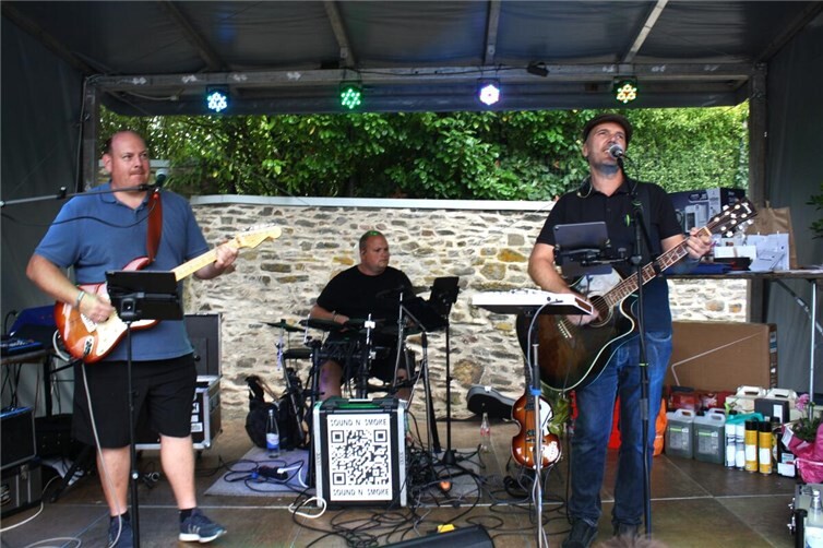Die Partyband Sound N` Smoke zeichnete für einen hörenswerten musikalischen Rahmen zum Kirchweihfest verantwortlich.
