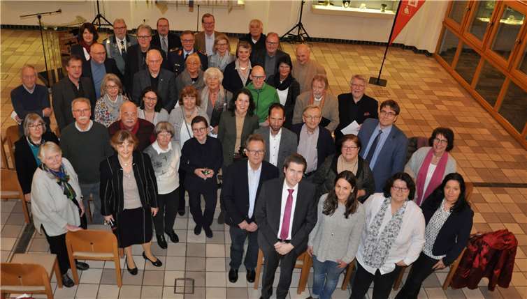 Die Paten stellten sich zu einem Erinnerungsfoto zusammen.privat