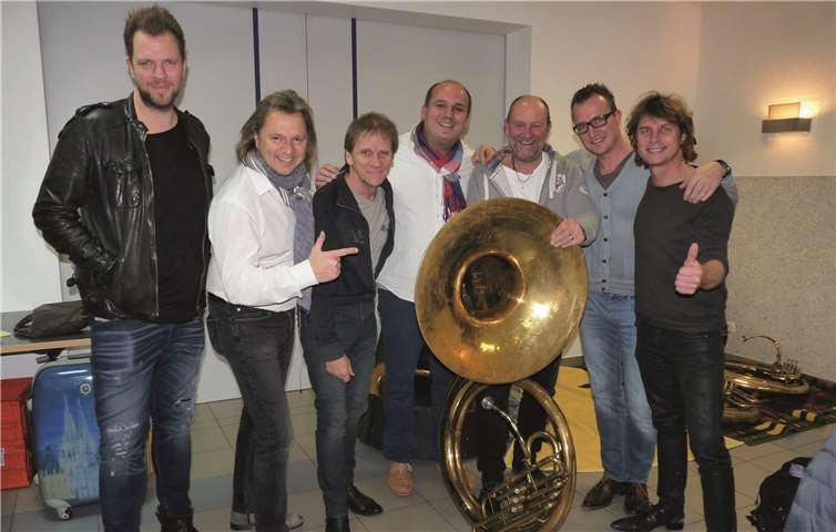 Die „Paveier“ und Jürgen Mittler (Organisator dieser vorweihnachtlichen Veranstaltung) bei einer von vier durchgeführten Veranstaltungen seit Dezember 2016. Foto: Sonja Freer/Archiv