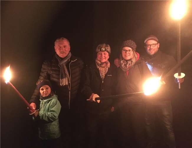 Die Pechfackeln halfen den Wanderern die Orientierung im dunklen Wald zu behalten. Foto: privat