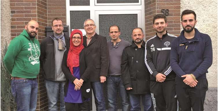 Die Personen sind (v.l.): Özhan Zengin (Türk Gücü), Alfred Langen (Geschäftsf. Vizepräsident Special Olympics Rheinland-Pfalz), Burkhard Traut (Leiter Polizeiinspektion Bendorf), Fatma Sönmez (Türk Gücü), Erhan Okumus ( Vorsitzender Bendorf Türk Gücü), Ilhan Okumus (Mannschaftstrainer), Ugur Sünker (Türk Gücü) und Tolga Dogan (zweiter Vorsitzender Bendorf TürkGücü). P. Siebenmorgen