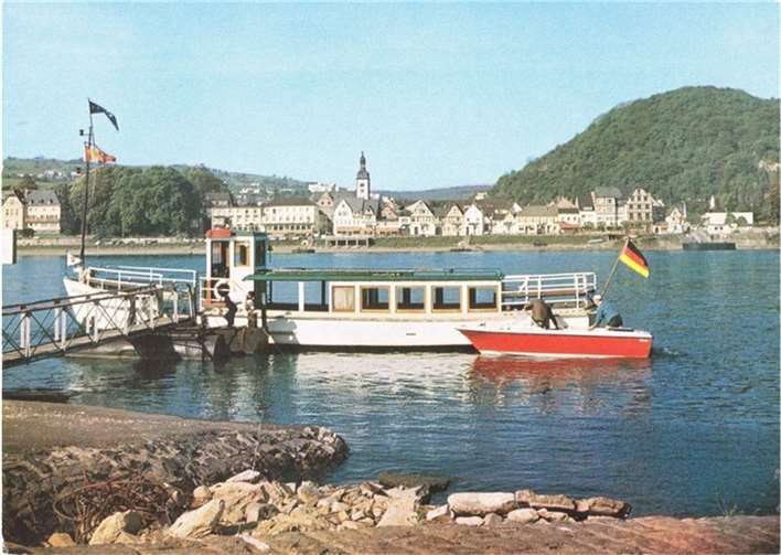 „Es ging eine Fähre auf Reisen“ von Bad Breisig nach Berlin Die Personenfähre Brisiacum vor der Kulisse von Bad Breisig in den 1970er Jahren. Sie verband von 1953 bis 2015 Bad Breisig und Bad Hönningen.