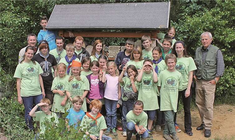 Die Pfadfinder bauten Insektenhotels und Villen für Fledermäuse.