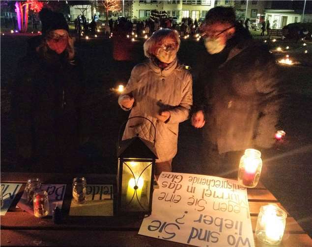 Die PfadfinderInnen aus Ochtendung haben zusammen mit dem Kirchenchor am Sonntag im Park der Generation den dritten Advent festlich eingeläutet.Foto: privat