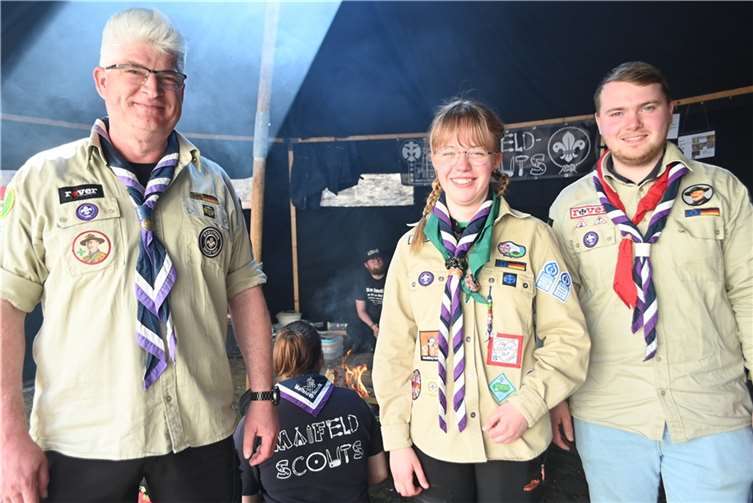 Die Pfadfindergruppe „Maifeld-Scouts“ mit dem Stammesvorsitzenden Erich Krämer (links) war auch vertreten.