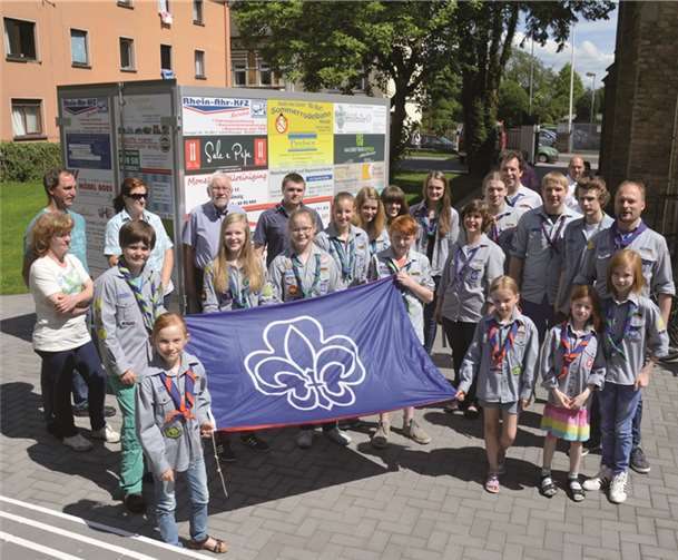 Die Pfadpfinder sind stolz auf ihren neuen Anhänger. -AB-