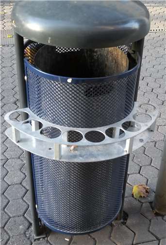 Die Pfandringe sollen vor allem Menschen, die darauf angewiesen sind Flaschen zu sammeln, dabei helfen nicht mehr im Müll zu wühlen. Privat