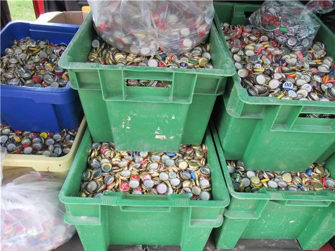 Die Pfarrei Bad Neuenahr-Ahrweiler ruft dazu auf, Kronkorken zu sammeln. Foto: privat