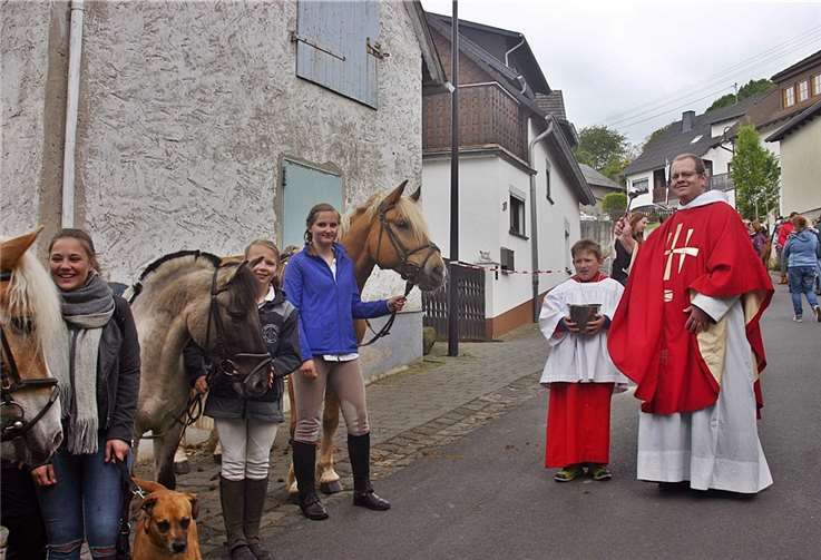 Die Pferdesegnung generell und auch speziell in Hain geht auf eine lange christliche Tradition zurück.