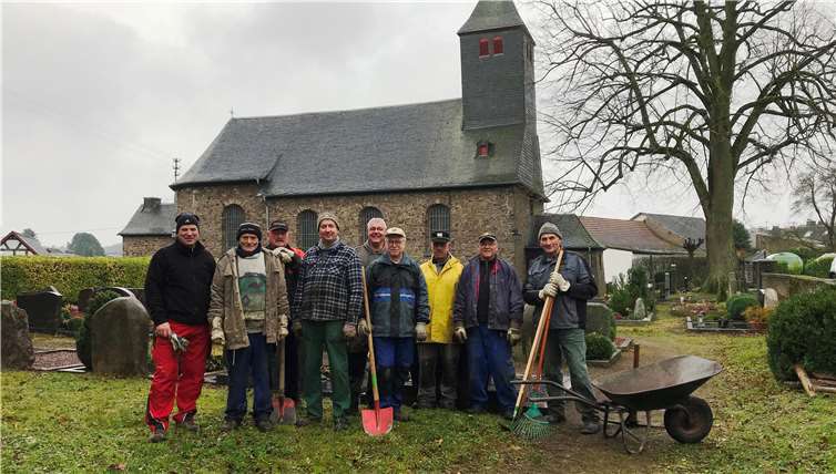 Die Pflegeaktion auf dem Hilberather Friedhof war ein voller Erfolg. Privat