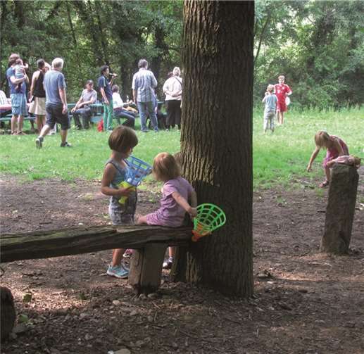 Die Pflegeeltern nutzten beim Sommerfest des Pflegekinderdienstes die Möglichkeit, sich in ungezwungener Atmosphäre kennenzulernen und auszutauschen.Kreisverwaltung Mayen-Koblenz