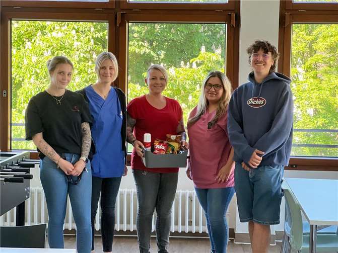 Die Pflegekräfte des St. Elisabeth Lahnstein erhielten für ihr tägliches Engagement ein kleines Präsent vonseiten des Direktoriums.  Foto: Maike Engel