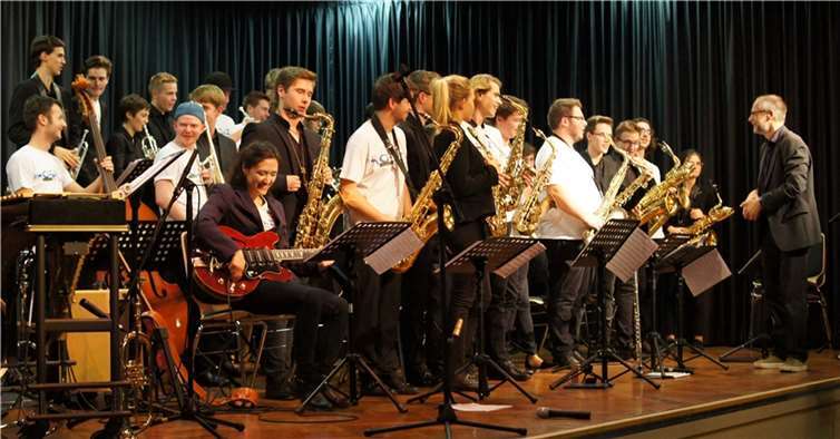 Die Phoenix Foundation und Frank Reichert bei einem Konzert 2019.  Foto: privat