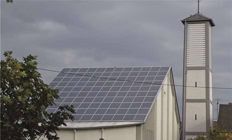Die Photovoltaik-Anlage auf den Dächern der Friedenskirche. privat