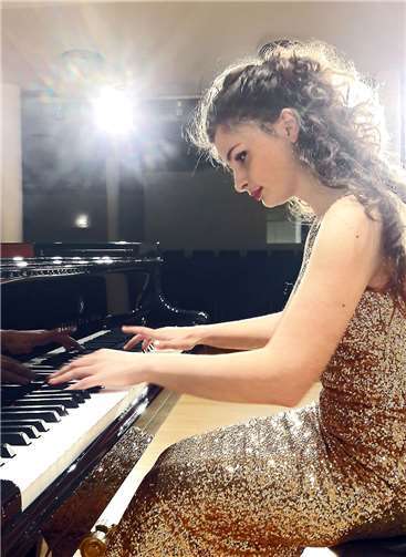 Die Pianistin Fatjona Maliqi. Heribert Koch