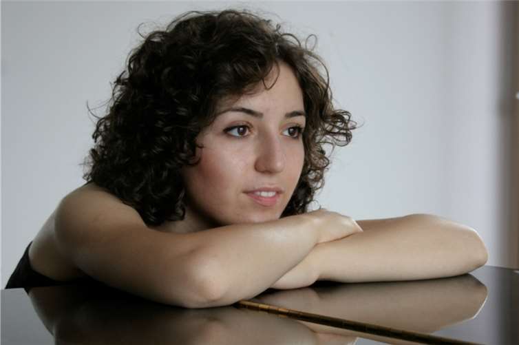 Die Pianistin Lilit Grigoryan ist Preisträgerin zahlreicher internationaler Wettbewerbe. Am 29. September wird sie u. a. die 1820 begonnene Sonate E-Dur op. 109 spielen, die Beethoven Maximiliane Euphrosine Kunigunde Brentano, der 18jährigen Tochter Antonie Brentanos, die eine der zentralen Frauengestalten seines Lebens war, widmete. Foto: privat