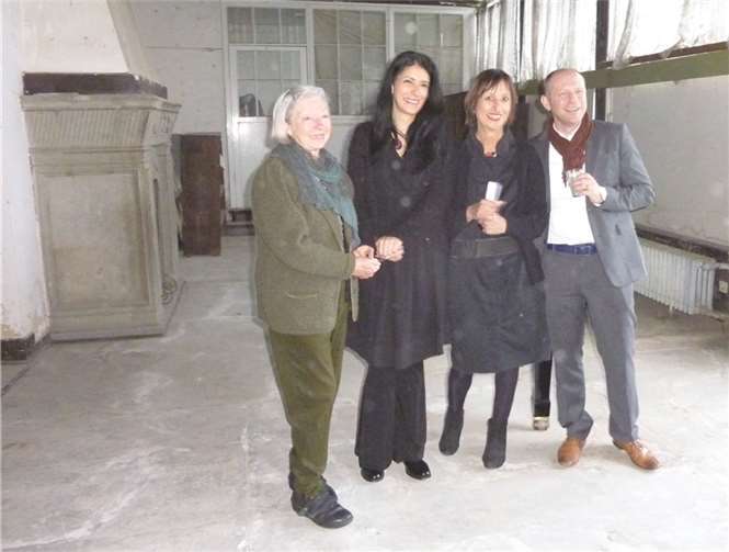 Die Pianistin Myriam Farid wird in die frei stehende Wohnung einziehen und dort ebenfalls einige Konzerte geben. Privat