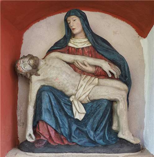 Restaurierungsarbeiten abgeschlossen Die Pieta nach der Restaurierung durch Diplom Restauratorin Susanne Runkel.