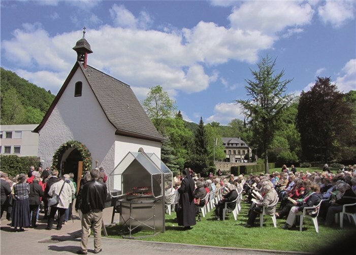Die Pilger bringen ihre Anliegen zum Urheiligtum und feiern eine Jubiläumswallfahrt. privat