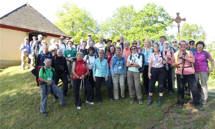 Die Pilgergruppe auf ihrem Weg nach Trier. privat