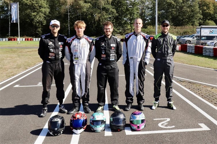Die Piloten der AC Mayen Academy (v.l.n.r.) Lucas Nett, Paul von Schwartzenberg. Moritz Danhausen, Justin Eckert, Moritz Birzer Foto: AC Mayen 