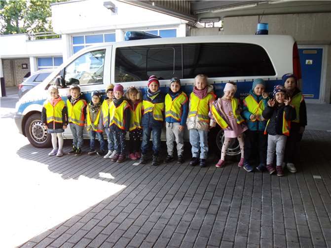 Die „Piraten-Einhörner“ waren zu Besuch auf der Andernacher Polizeiwache. Fotos: privat