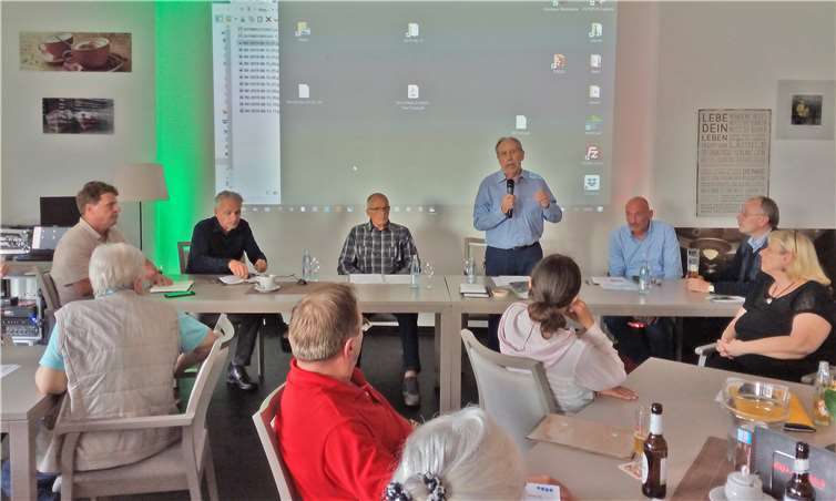 Die Pläne der Vonovia im Kastorviertel bewegen die Gemüter vieler Koblenzer Bürger. Die Bürgerinitiative sammelte im Rahmen der Versammlung Anregungen. Foto: privat