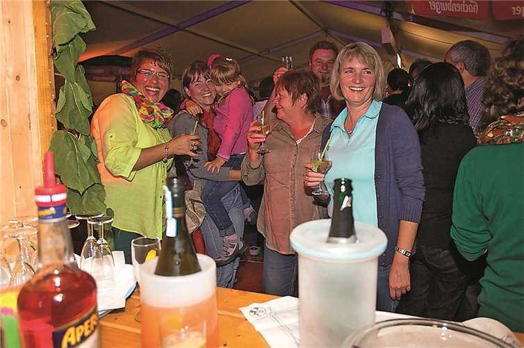 Die Plätze an der Cocktailbar waren beliebt. WT