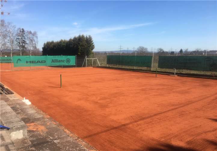 Die Plätze sind schon hergerichtet. Nur die Netze und beständiges Wetter in den nächsten Wochen stehen dem ersten Aufschlag noch im Weg. Foto: privat
