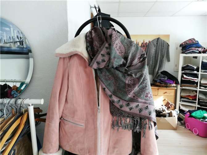 Die „Plaidter Kleiderstube“ bietet schicke Kleidung in großer Auswahl für die kalte Jahreszeit für Erwachsene und Kinder an.Foto: privat