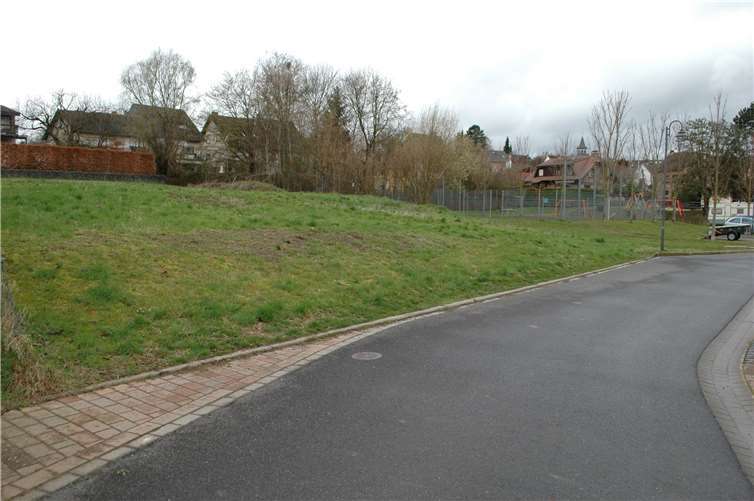 Die Planungen für den Neubau des Kindergartens in Koisdorf gestalten sich wegen der engen Flurstraße und des ansteigenden Geländes nicht ganz einfach. Fotos: BL