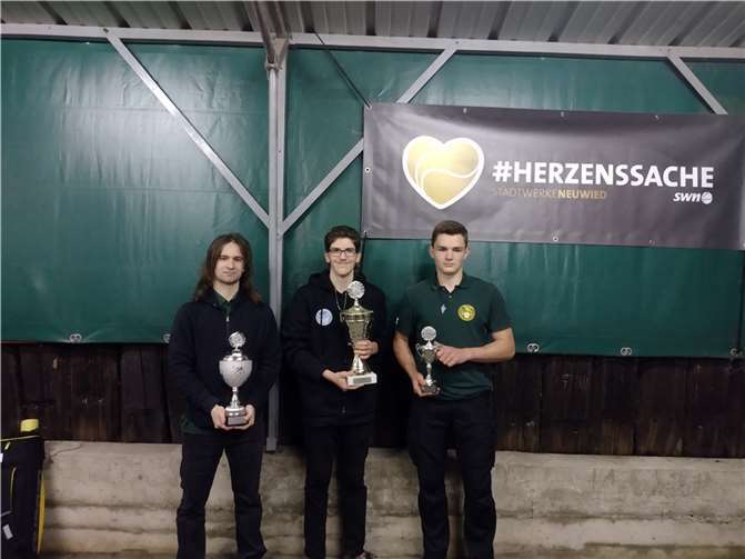 Die Pokalgewinner, v.l.: Semjon Kievskiy, Lukas Meier, Manuel Kilian.