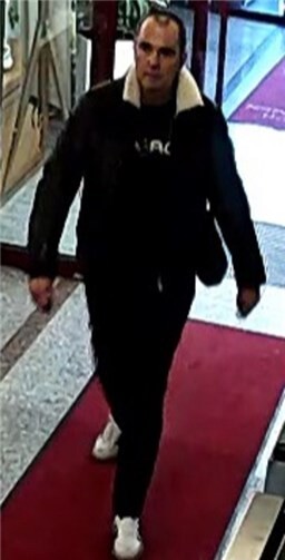 Die Polizei Cochem bittet um Hinweise zu der abgebildeten Person.