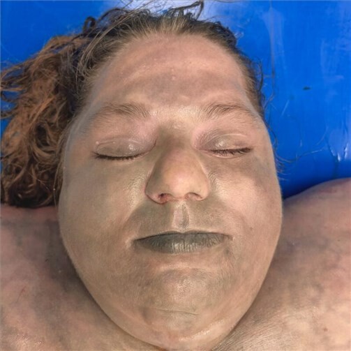 Die Polizei bittet um Hinweise und Hilfe bei der Indentifizierung der toten Frau.