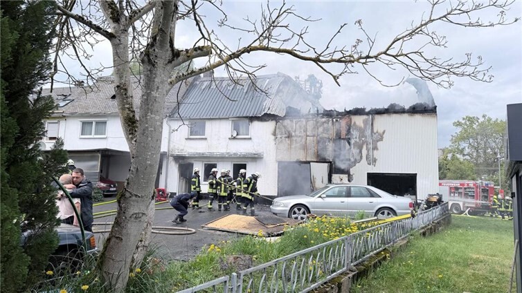 Die Polizei ermittelt noch hinsichtich der Brandursache.