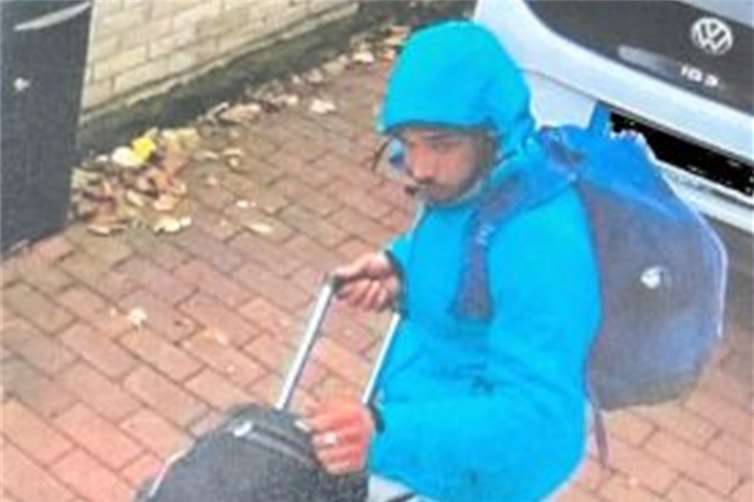 Die Polizei fahndet nach diese Mann.  Foto: Polizei