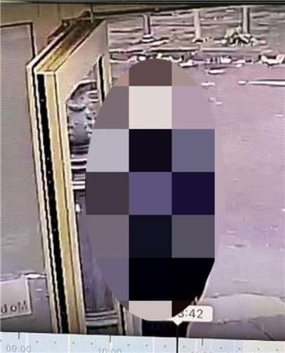 Die Polizei fahndet nach diesem Mann. Fotos: Polizei Bonn