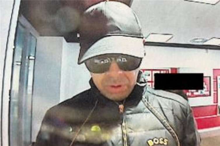 Die Polizei fahndet nach diesem Tatverdächtigen. Foto: Polizei Bonn