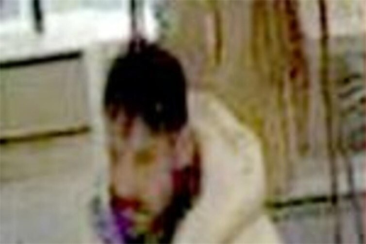 Die Polizei fahndet nach diesem mutmaßlichen Ladendieb. Fotos: Polizei Bonn